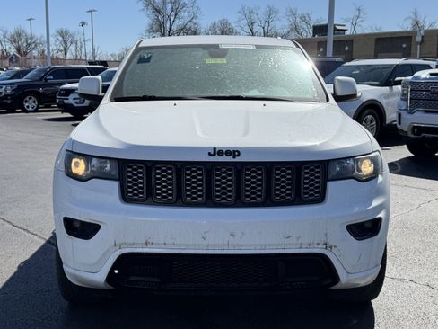 Used 2017 Jeep Grand Cherokee Altitude image 14