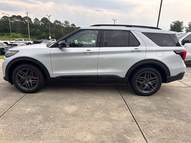 Used 2026 Ford Explorer ST-Line w/ ST-Line Street Pack AWD/4WD image 4