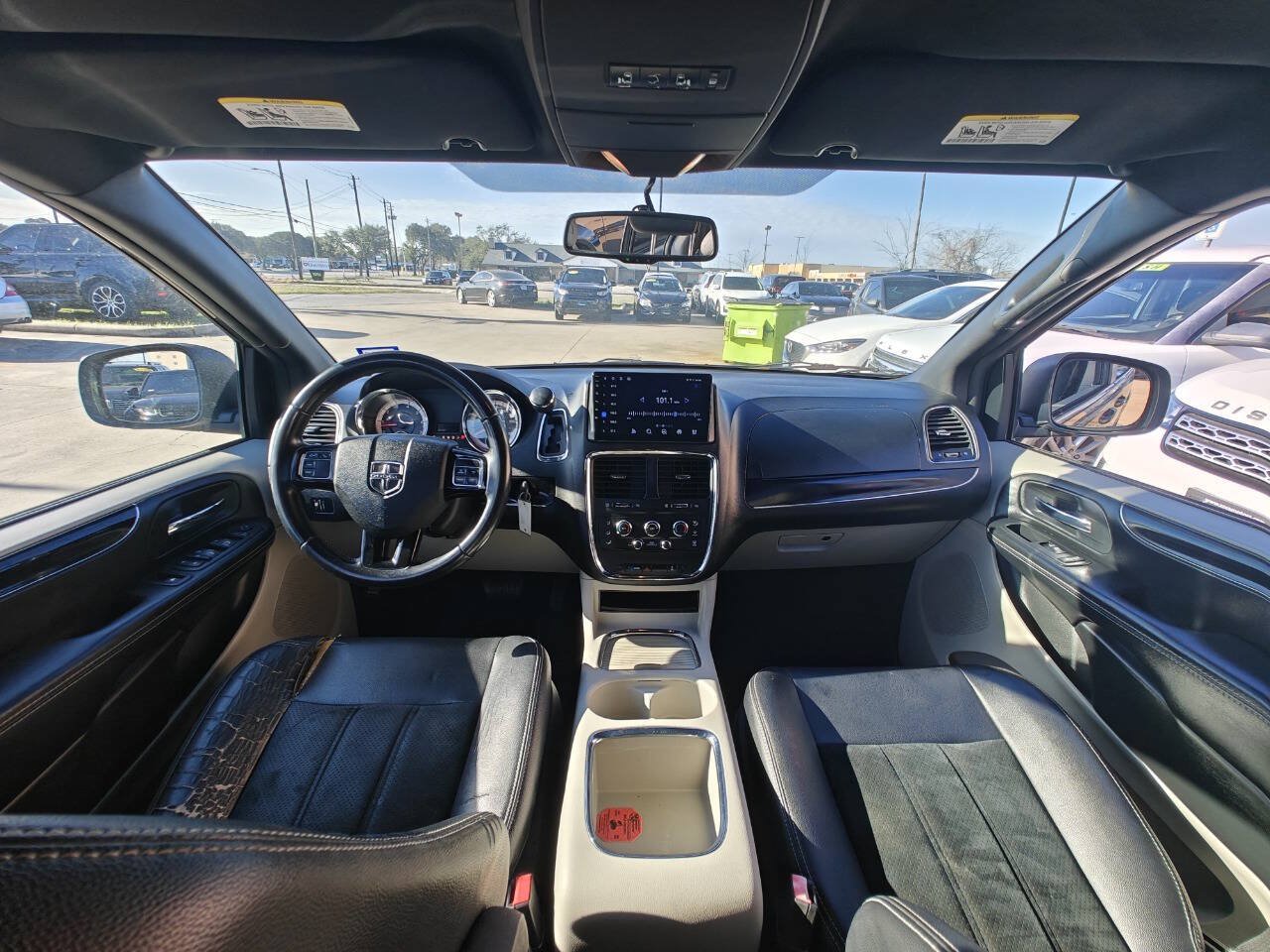 Used 2017 Dodge Grand Caravan SXT FWD image 9