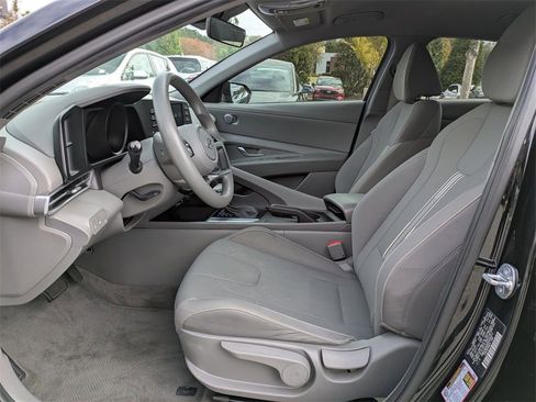 Used 2023 Hyundai Elantra SEL image 21