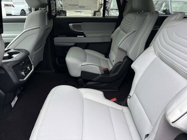 New 2027 Ford Expedition Platinum w/ Platinum Ultimate Package AWD/4WD image 17