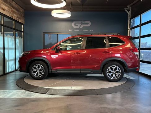 Used 2023 Subaru Forester Premium AWD/4WD image 6