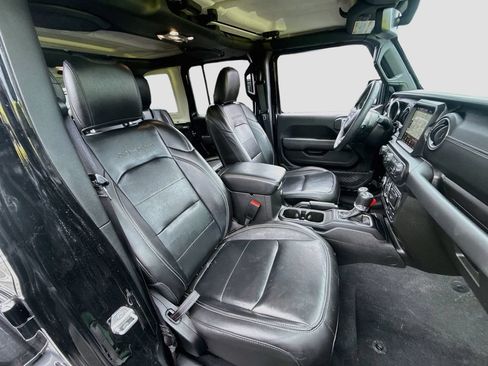 Used 2023 Jeep Wrangler Unlimited Sahara w/ Cold Weather Group AWD/4WD image 33