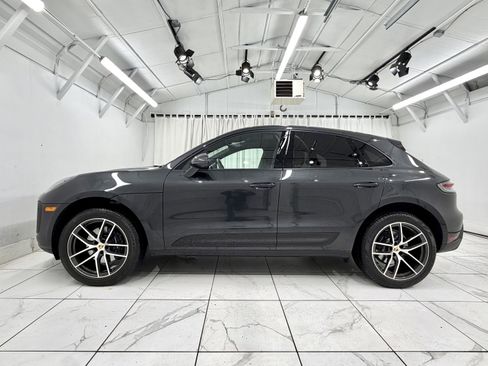 Certified 2025 Porsche Macan image 2