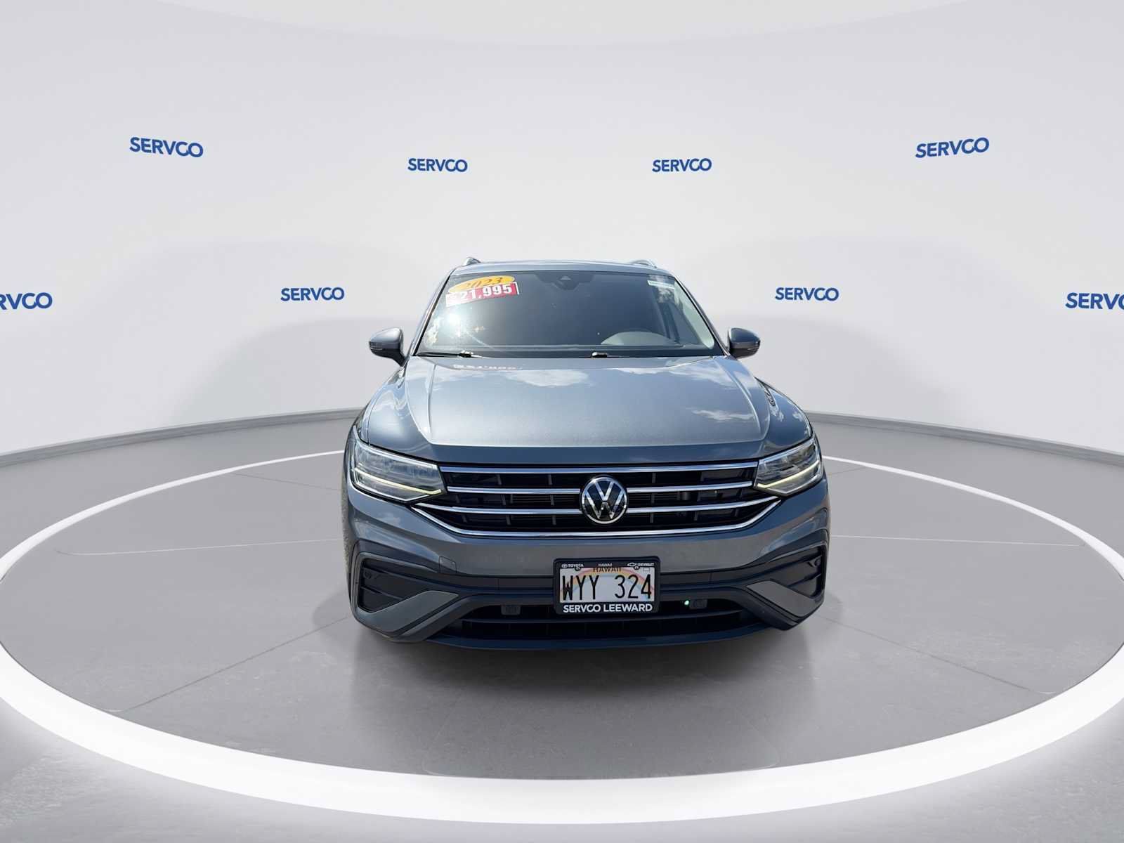Used 2023 Volkswagen Tiguan SE w/ Panoramic Sunroof Package FWD image 3