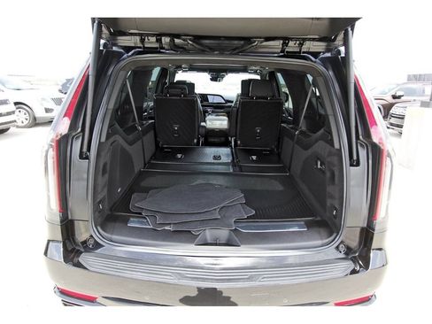 Used 2023 Cadillac Escalade ESV Sport Platinum w/ LPO, Floor Liner Package AWD/4WD image 31