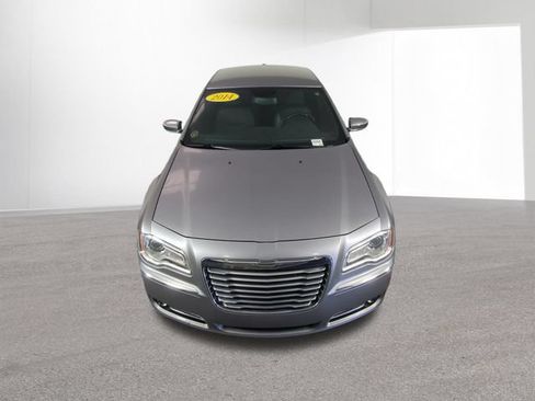 Used 2014 Chrysler 300 C RWD image 39