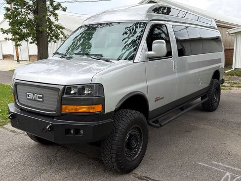Used 2018 GMC Savana 3500 Extended RWD image 18
