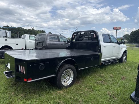 New 2026 RAM 5500 4x4 Crew Cab w/ Laramie Trim Package image 8