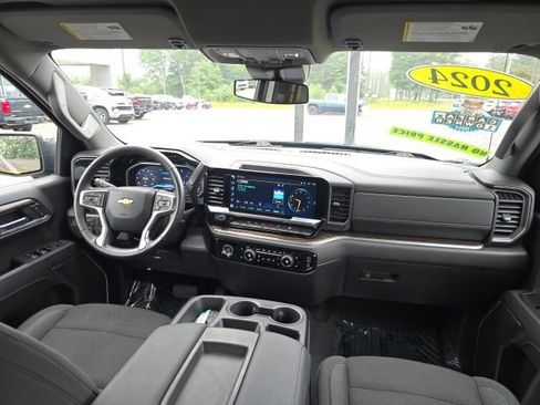 Used 2024 Chevrolet Silverado 1500 LT AWD/4WD image 2