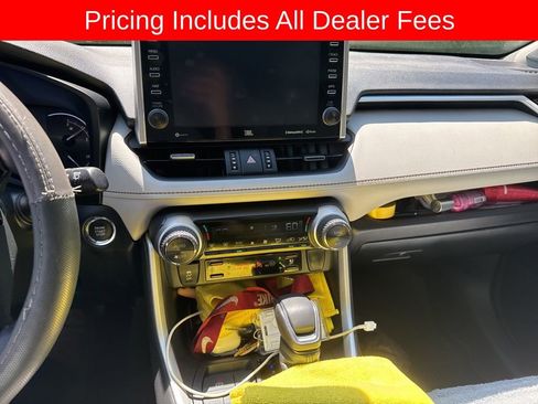 Used 2022 Toyota RAV4 Limited FWD image 3