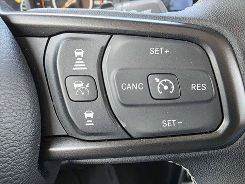 Used 2025 Jeep Wrangler Unlimited Rubicon AWD/4WD image 30