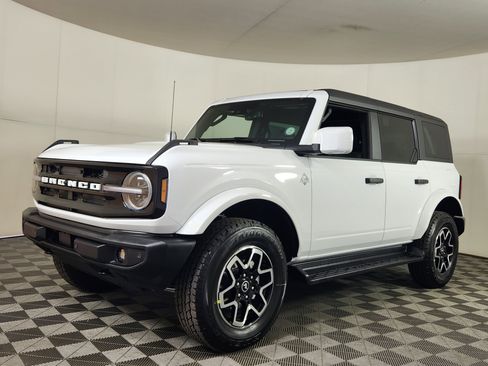 New 2026 Ford Bronco Outer Banks image 3