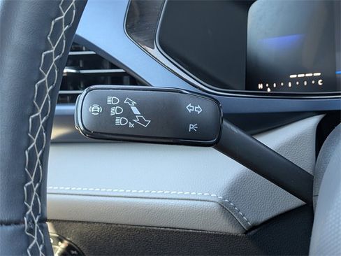 Certified 2024 Volkswagen Taos SE image 32