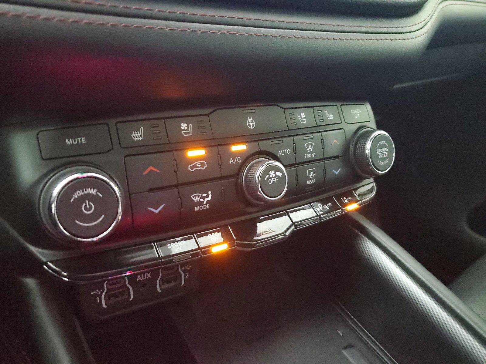 Used 2021 Dodge Durango R/T w/ Technology Group AWD/4WD image 30