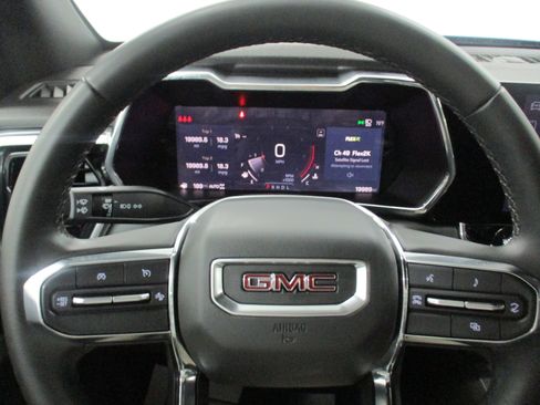 Used 2024 GMC Canyon Elevation w/ Elevation Premium Package image 24