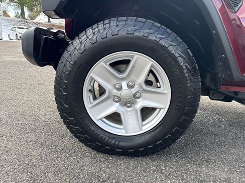 Used 2022 Jeep Gladiator Sport image 25