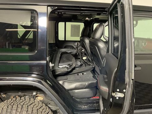 Used 2020 Jeep Wrangler Unlimited Rubicon w/ Uconnect 4C Nav & Sound Group AWD/4WD image 36