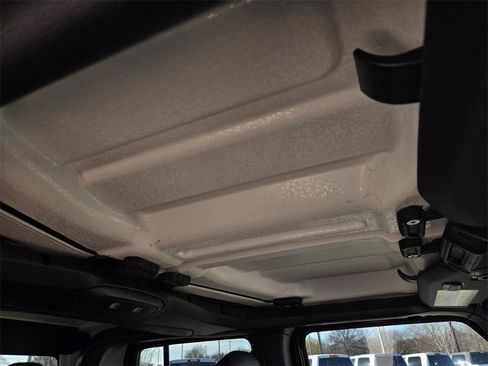 New 2025 Jeep Gladiator Sport image 11