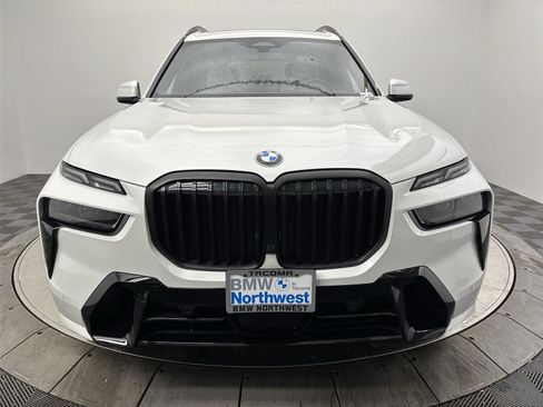 Used 2025 BMW X7 xDrive40i AWD/4WD image 14