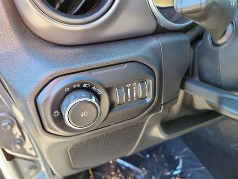Used 2021 Jeep Wrangler Unlimited Sport AWD/4WD image 21