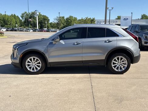 Used 2023 Cadillac XT4 Luxury w/ Cold Weather Package FWD image 11