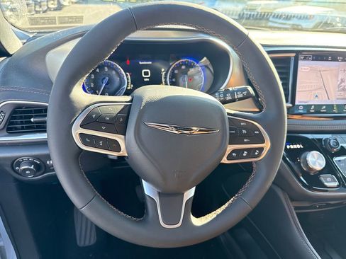 New 2026 Chrysler Pacifica Pinnacle image 18