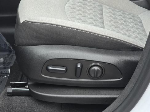 Used 2023 Chevrolet Equinox LT w/ Driver Convenience Package image 13