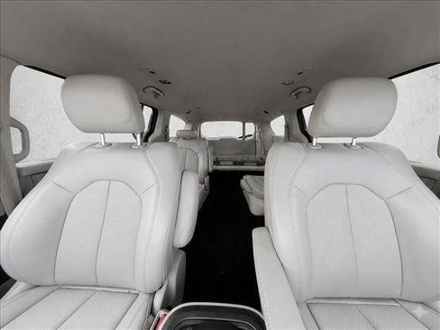 Used 2021 Chrysler Voyager Lxi FWD image 20