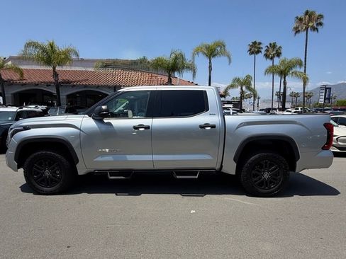 Used 2022 Toyota Tundra SR5 w/ SR5 Convenience Package AWD/4WD image 6
