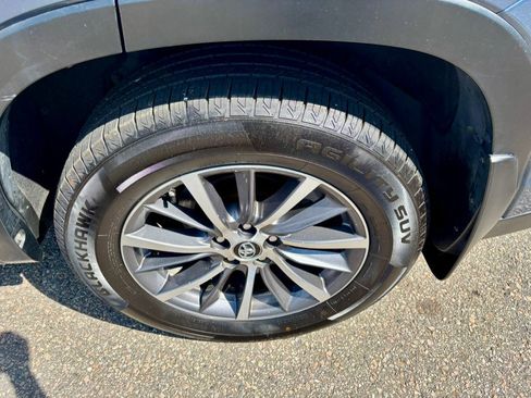 Used 2018 Toyota Highlander XLE image 41