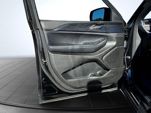 Used 2024 Jeep Grand Cherokee L Altitude image 23