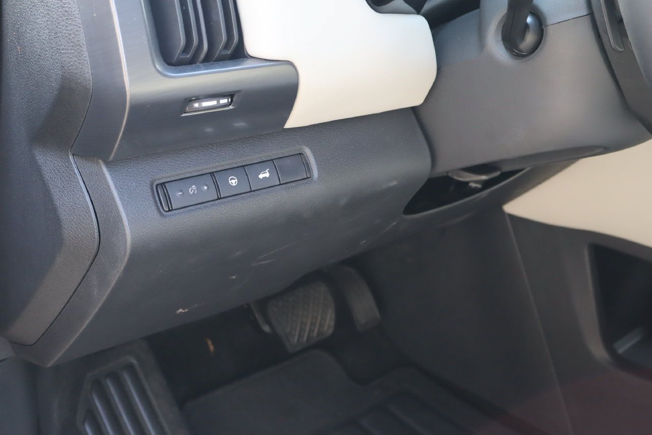 Used 2026 Nissan Pathfinder SL FWD image 24
