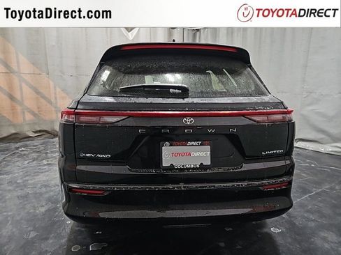 New 2025 Toyota Crown Signia image 5