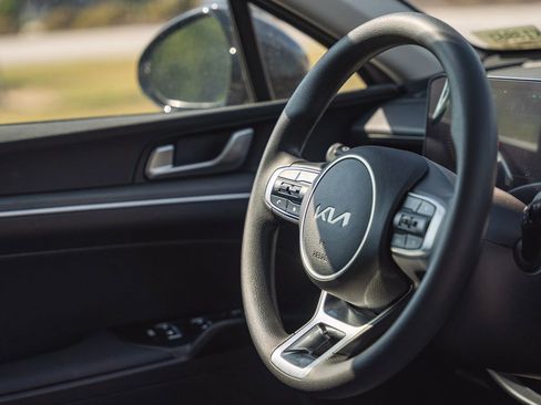 New 2026 Kia K5 LXS image 9