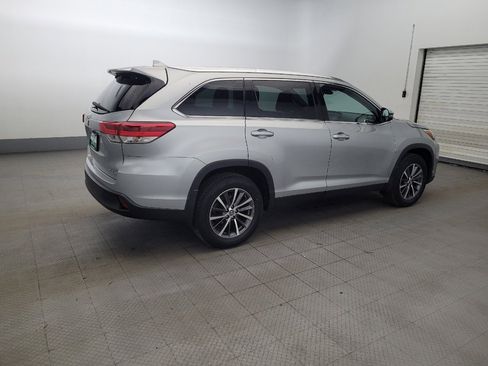 Used 2019 Toyota Highlander XLE w/ Carpet Mat Package (TMS) image 10