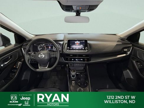 Used 2025 Nissan Rogue SV AWD/4WD image 10