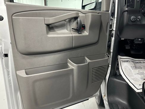 Used 2025 Chevrolet Express 3500 LT w/ LT Preferred Equipment Group image 8