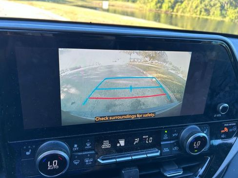 Used 2023 Toyota Highlander XLE image 26