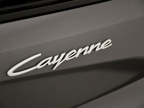 Certified 2025 Porsche Cayenne image 11