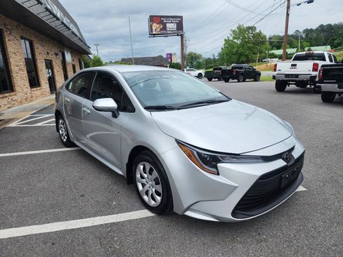 Used 2025 Toyota Corolla LE FWD image 7