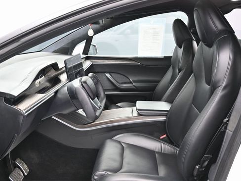 Used 2022 Tesla Model X image 18