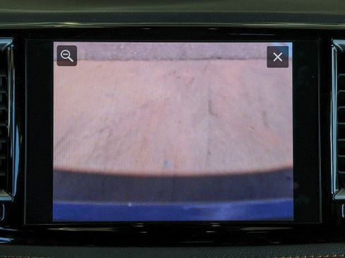 Used 2023 Chrysler Pacifica Pinnacle FWD image 22