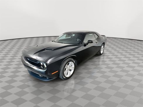 Used 2023 Dodge Challenger SXT image 4