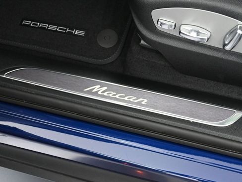 Certified 2025 Porsche Macan image 16