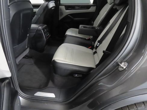 Certified 2025 Porsche Cayenne E-Hybrid AWD/4WD image 45