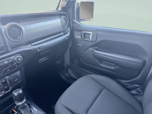 Used 2023 Jeep Gladiator Sport AWD/4WD image 19