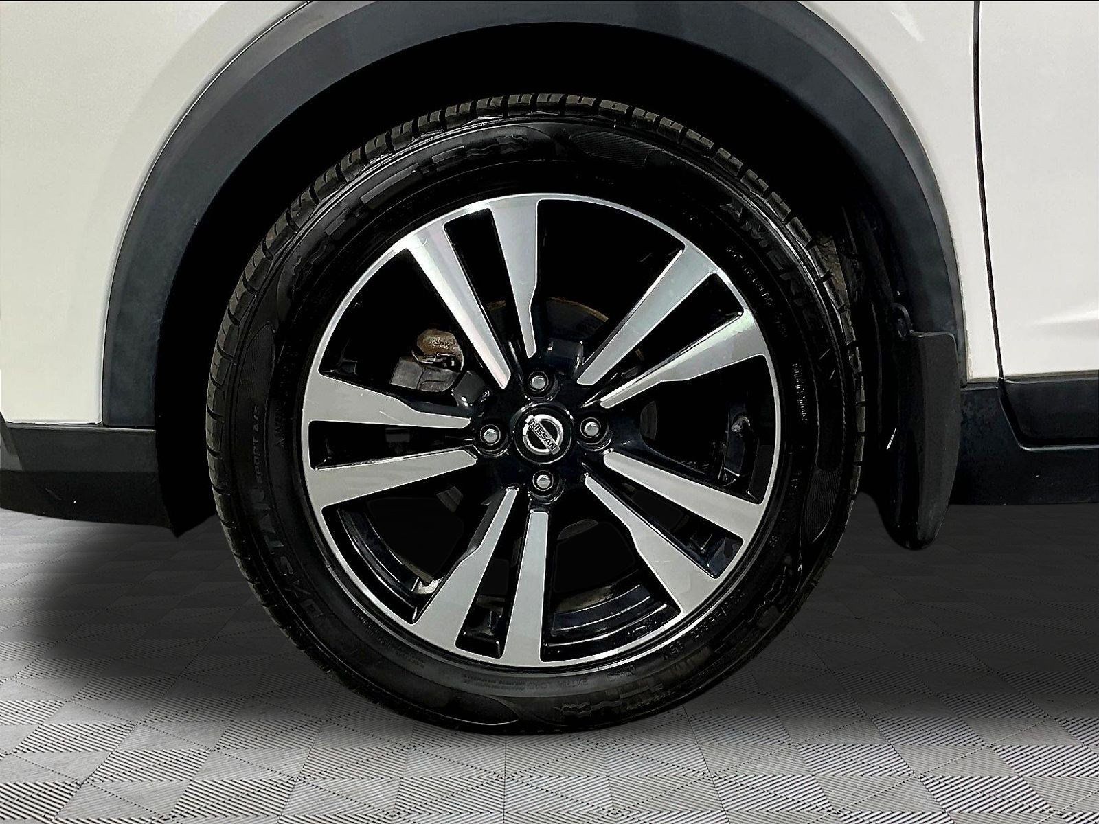 Used 2019 Nissan Kicks SR w/ SR Premium Package FWD image 31