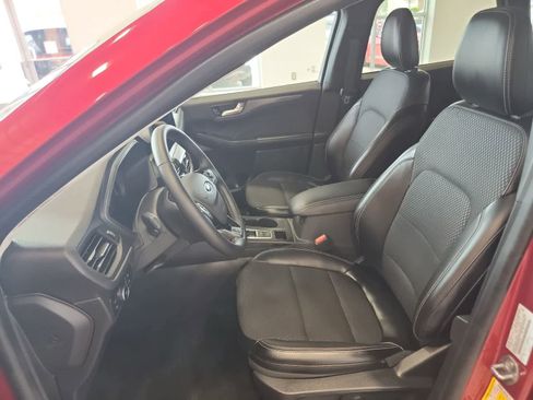 Used 2025 Ford Escape SE FWD image 14