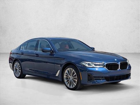 Used 2023 BMW 530e xDrive w/ Premium Package AWD/4WD image 3